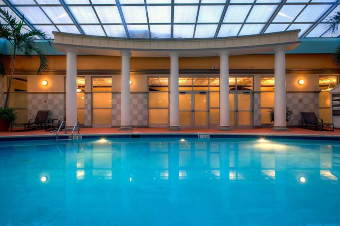 Imagen de la piscina del Hotel Radisson Cincinnati Riverfront. Foto 18