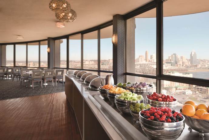 Imagen del bar/restaurante del Hotel Radisson Cincinnati Riverfront. Foto 2