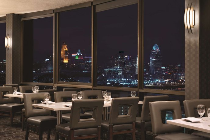 Imagen del bar/restaurante del Hotel Radisson Cincinnati Riverfront. Foto 5