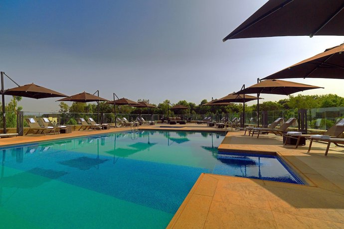 Imagen de la piscina del Hotel Radisson Collection Bamako. Foto 10