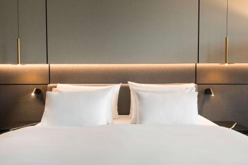 Imagen de la habitación del Hotel Radisson Collection Berlin. Foto 11