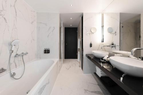 Imagen de la habitación del Hotel Radisson Collection Berlin. Foto 12