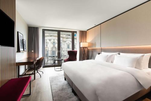 Imagen de la habitación del Hotel Radisson Collection Berlin. Foto 20