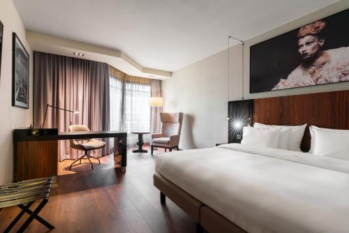 Imagen de la habitación del Hotel Radisson Collection Grand Place Brussels. Foto 17