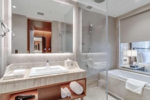 Imagen de la habitación del Hotel Radisson Collection Hotel & Spa, Riverfront Srinagar. Foto 13