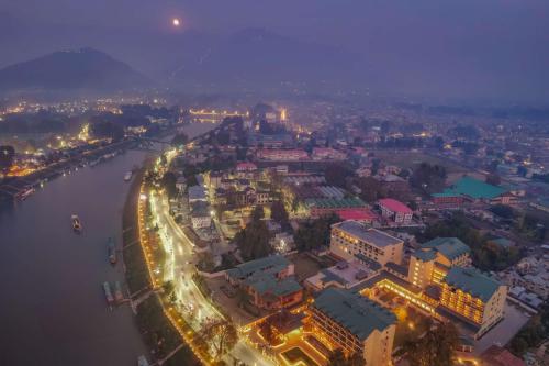 Imagen general del Hotel Radisson Collection Hotel & Spa, Riverfront Srinagar. Foto 4