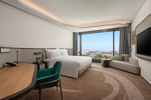 Imagen de la habitación del Hotel Radisson Collection Lingang Shanghai. Foto 11