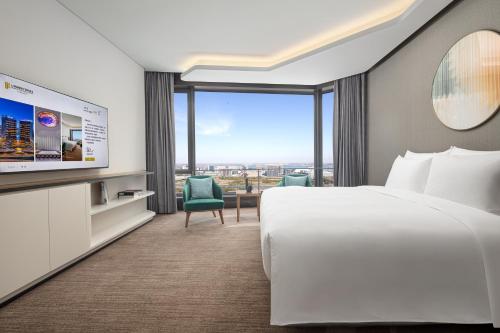 Imagen de la habitación del Hotel Radisson Collection Lingang Shanghai. Foto 13
