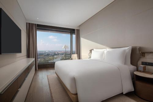 Imagen de la habitación del Hotel Radisson Collection Lingang Shanghai. Foto 15