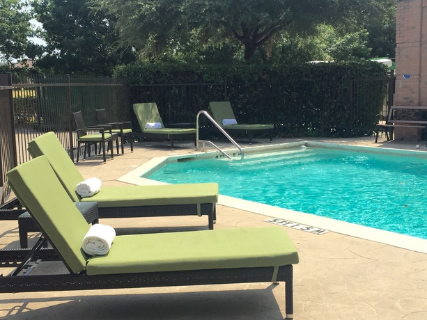 Imagen de la piscina del Hotel Radisson Dallas North-Addison. Foto 12