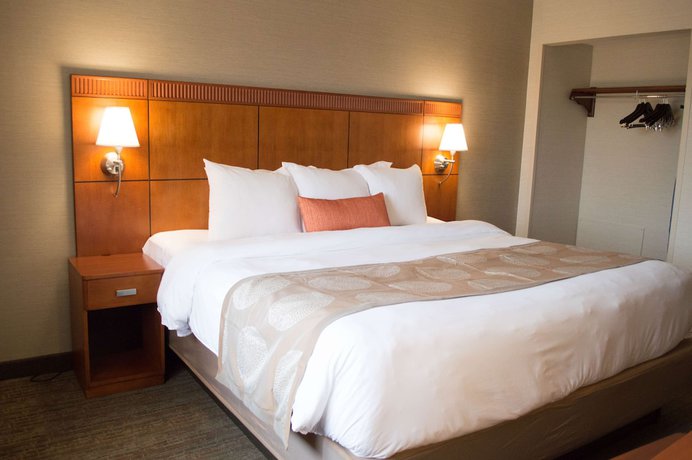 Imagen de la habitación del Hotel Radisson Detroit-Farmington Hills. Foto 2