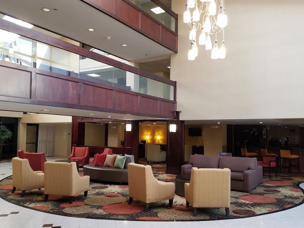 Imagen de los interiores del Hotel Radisson Detroit-Farmington Hills. Foto 18