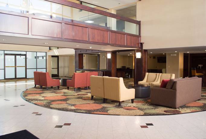 Imagen de los interiores del Hotel Radisson Detroit-Farmington Hills. Foto 19