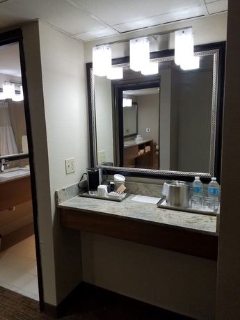 Imagen de la habitación del Hotel Radisson Detroit-Farmington Hills. Foto 9