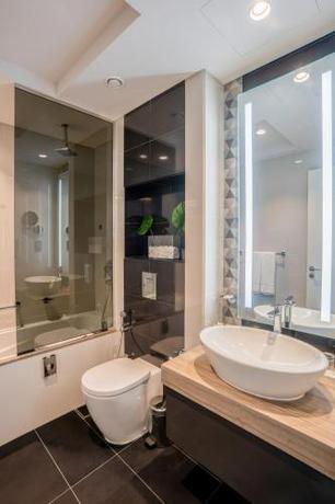 Imagen de la habitación del Hotel Radisson Dubai Damac Hills. Foto 7