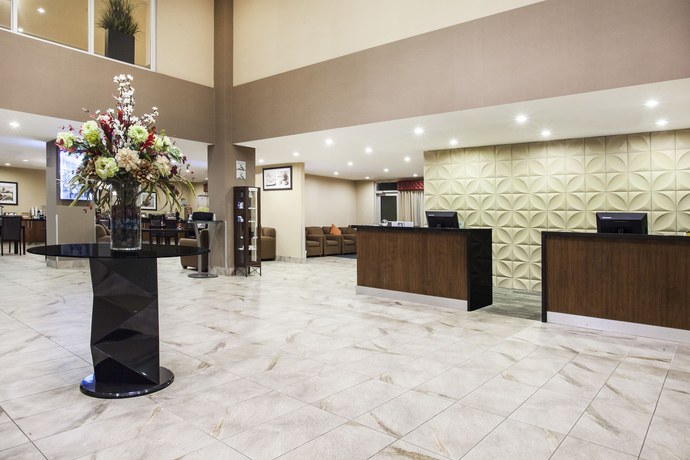 Imagen de los interiores del Hotel Radisson Edmonton Airport. Foto 18