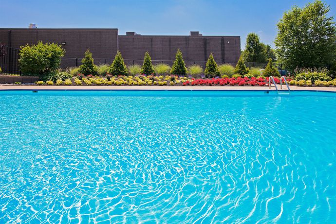 Imagen de la piscina del Hotel Radisson Freehold. Foto 13