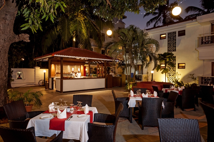 Imagen del bar/restaurante del Hotel Radisson Goa Candolim. Foto 5