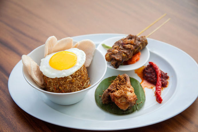 Imagen del bar/restaurante del Hotel Radisson Golf And Convention Center Batam. Foto 8