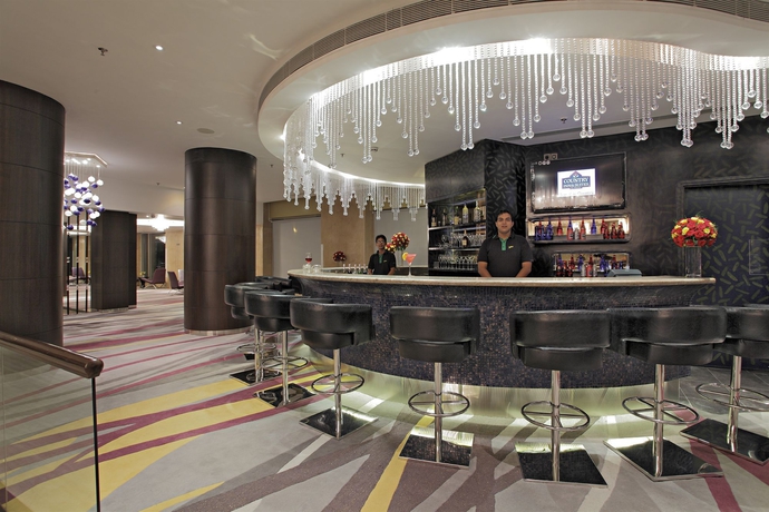 Imagen del bar/restaurante del Hotel Radisson Gurugram Udyog Vihar. Foto 2