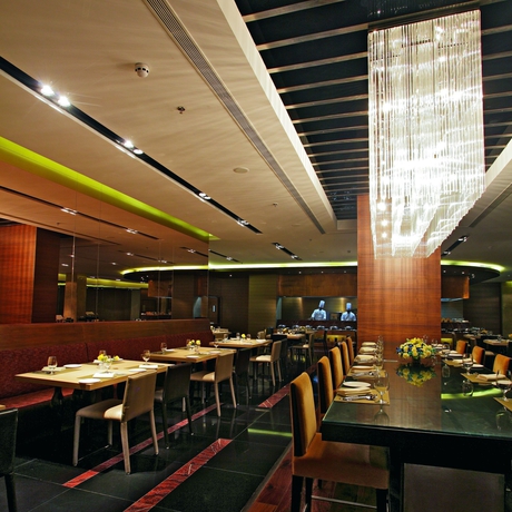 Imagen del bar/restaurante del Hotel Radisson Gurugram Udyog Vihar. Foto 4