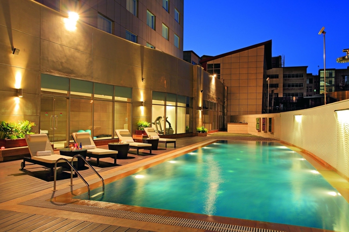 Imagen de la piscina del Hotel Radisson Gurugram Udyog Vihar. Foto 16