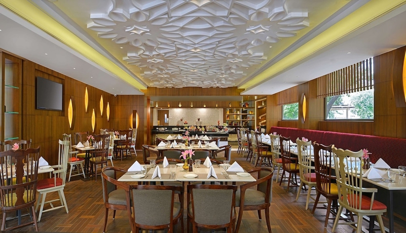 Imagen del bar/restaurante del Hotel Radisson Gwalior. Foto 3