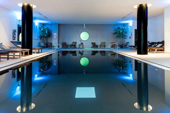 Imagen de la piscina del Hotel Radisson Hotel Manchester City Centre, A Verified Net Zero Hotel. Foto 17