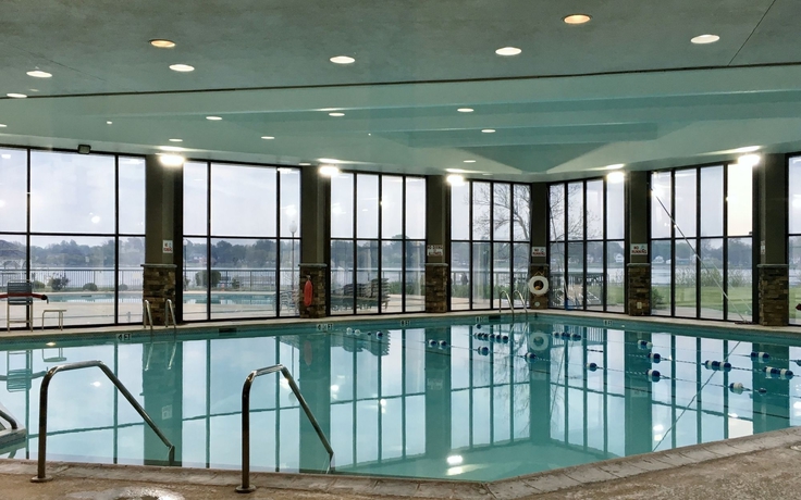 Imagen de la piscina del Hotel Radisson Hotel Niagara Falls-Grand Island. Foto 15