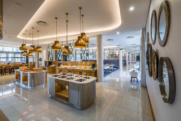 Imagen del bar/restaurante del Hotel Radisson Hotel & Convention Centre, Johannesburg, O.R. Tambo Airport. Foto 3