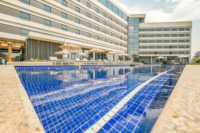 Imagen de la piscina del Hotel Radisson Hotel & Convention Centre, Johannesburg, O.R. Tambo Airport. Foto 11