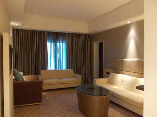 Imagen de los interiores del Hotel Radisson Hyderabad Hitec City. Foto 14