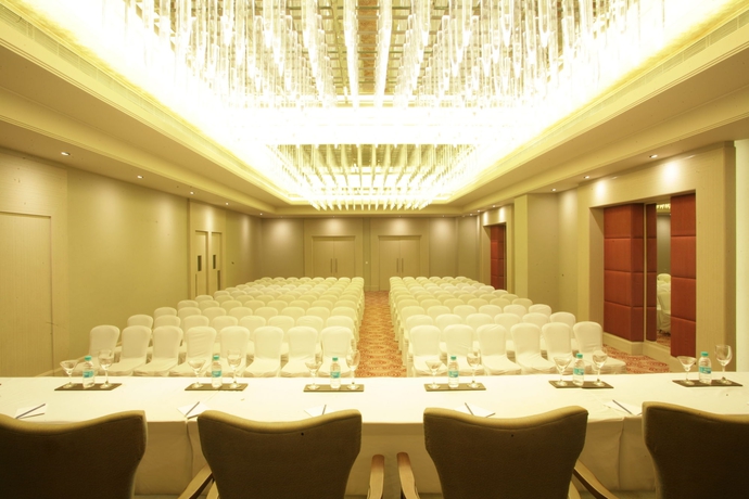 Imagen de los interiores del Hotel Radisson Hyderabad Hitec City. Foto 16
