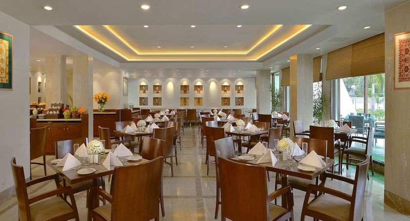 Imagen del bar/restaurante del Hotel Radisson Jass Hotel, Khajuraho. Foto 8