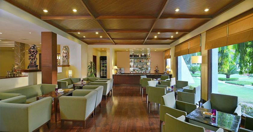 Imagen del bar/restaurante del Hotel Radisson Jass Hotel, Khajuraho. Foto 9