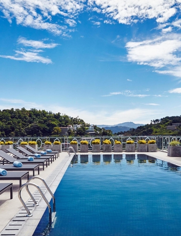 Imagen de la piscina del Hotel Radisson Kandy. Foto 15