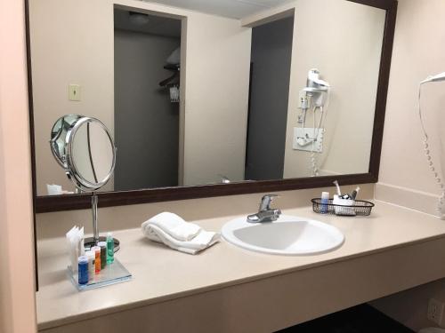 Imagen de la habitación del Hotel Radisson Louisville North. Foto 12