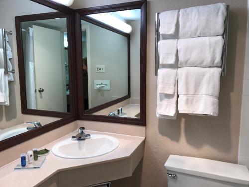 Imagen de la habitación del Hotel Radisson Louisville North. Foto 13