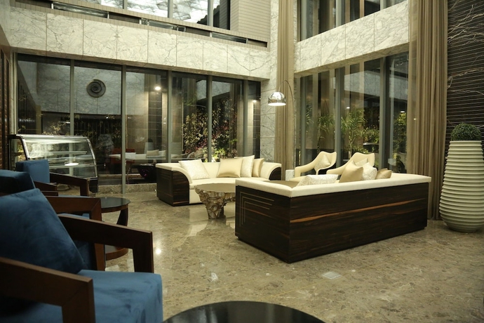 Imagen del bar/restaurante del Hotel Radisson Lucknow City Center. Foto 2