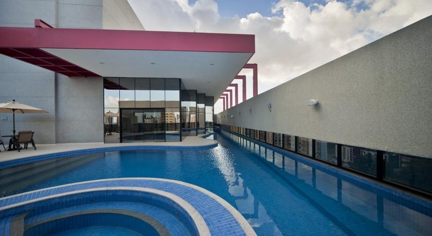 Imagen de la piscina del Hotel Radisson Maiorana Belem. Foto 7