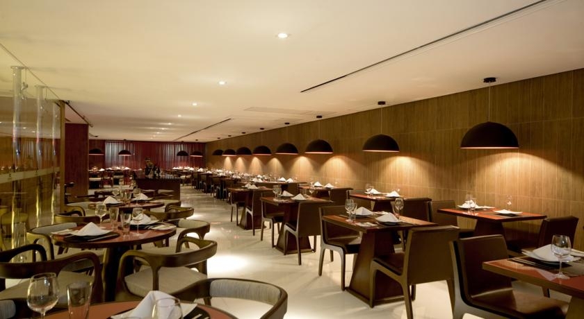 Imagen del bar/restaurante del Hotel Radisson Maiorana Belem. Foto 3