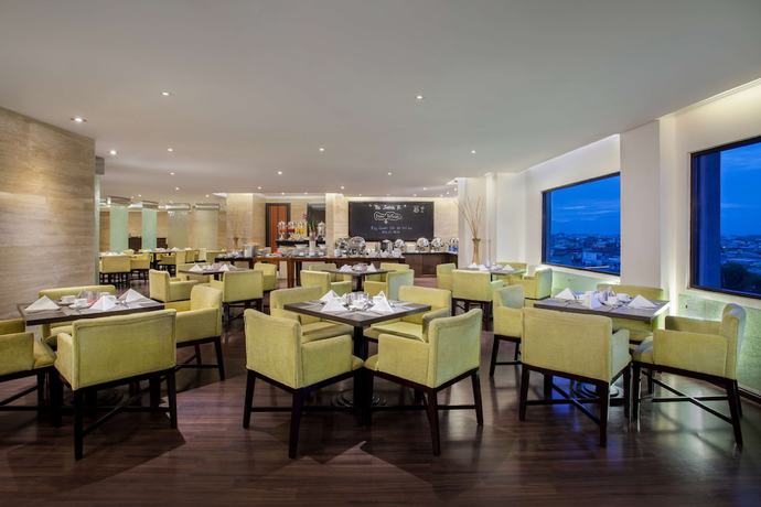 Imagen del bar/restaurante del Hotel Radisson Medan. Foto 2
