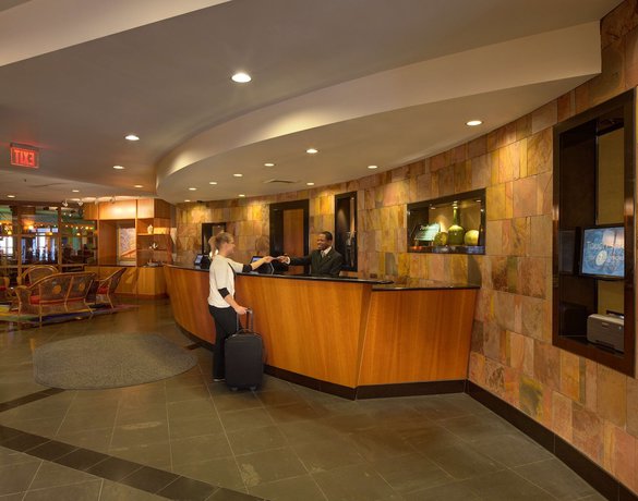 Imagen de los interiores del Hotel Radisson Milwaukee West. Foto 15
