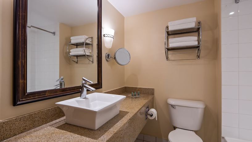 Imagen de la habitación del Hotel Radisson Montreal Airport. Foto 5