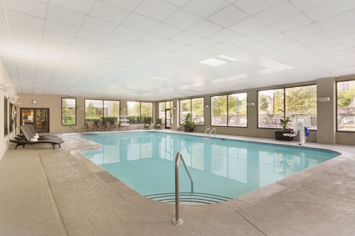 Imagen de la piscina del Hotel Radisson Nashville Airport. Foto 15