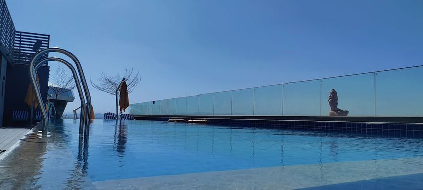 Imagen de la piscina del Hotel Radisson Nathdwara. Foto 20