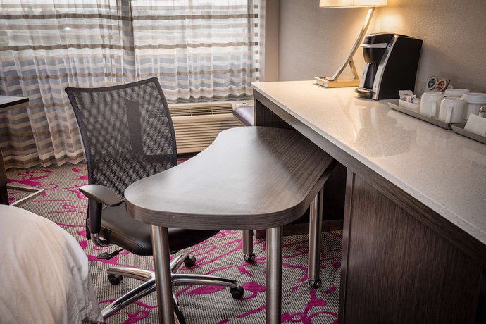 Imagen de la habitación del Hotel Radisson Oakland Airport. Foto 9