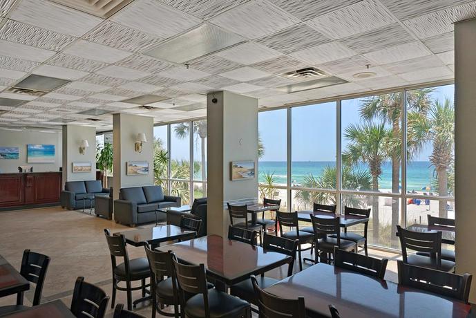 Imagen del bar/restaurante del Hotel Radisson Panama City Beach - Oceanfront. Foto 2
