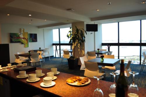 Imagen del bar/restaurante del Hotel Radisson Paraiso Mexico City. Foto 7