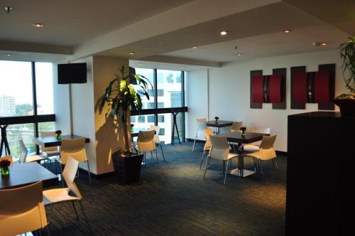 Imagen del bar/restaurante del Hotel Radisson Paraiso Mexico City. Foto 8